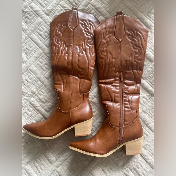Vintage Style Knee-High Cowgirl Boots - Picture 4 of 7